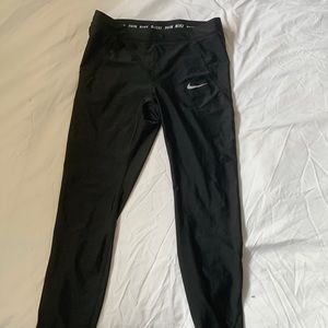 Black Nike leggings with pockets!! 🖤